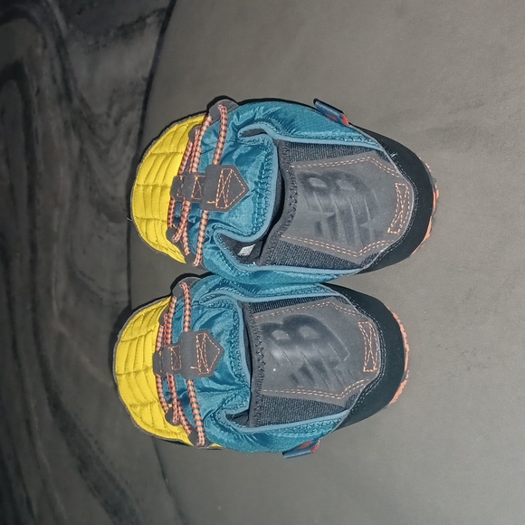 Men's Yellow and Blue  Moccsin Slippers Size 10 - Picture 8 of 8